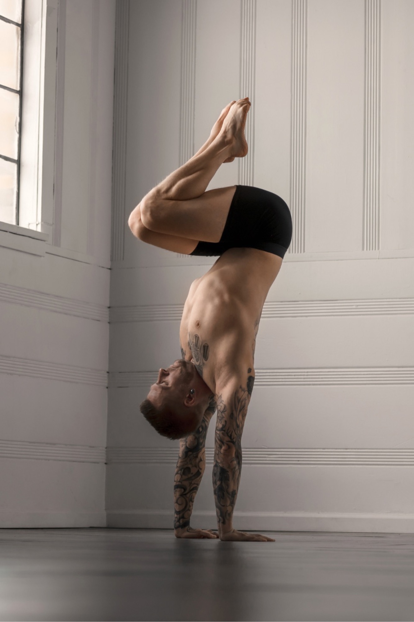 Athlete holding a straight handstand
